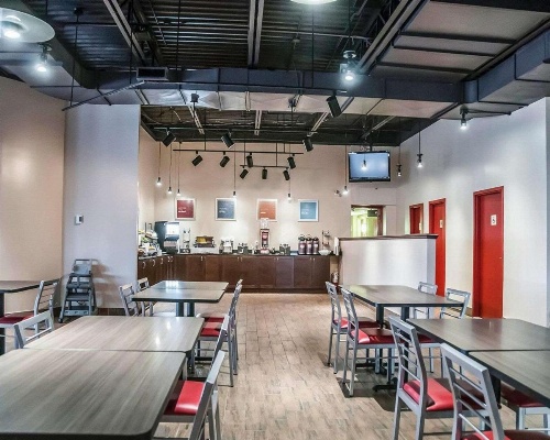 Comfort Inn Laval image 5